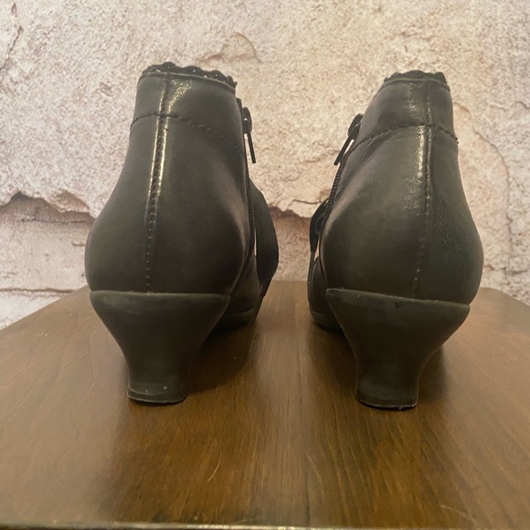 Brako Black Leather Victorian Leather Steampunk Booties - Picture 3 of 9